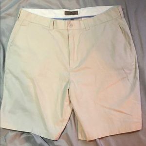 Men’s khaki shorts